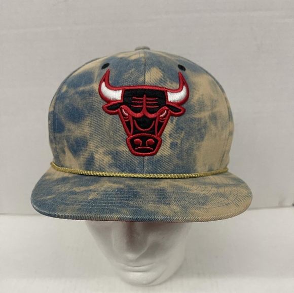 Hardwood Classics Mitchell & Ness NBA Chicago Bulls Bleached Denim Snapback Hat - Picture 1 of 8